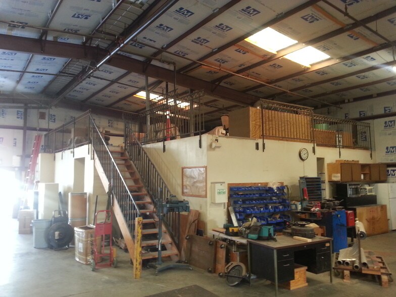 More Photos Of 13410 Waco St, Baldwin Park Manufacturing For Lease