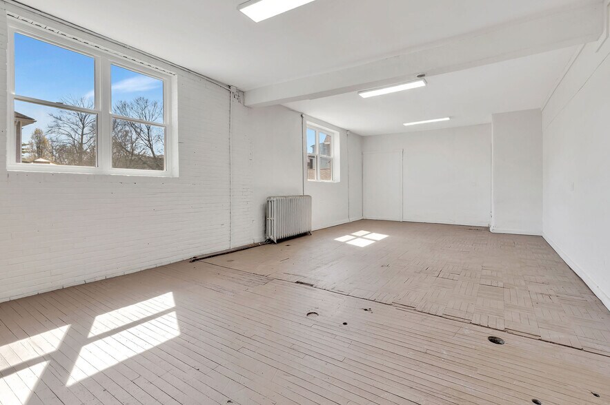 More Photos Of 2435 Williams Ave, Cincinnati Storefront Retail Residential For Lease