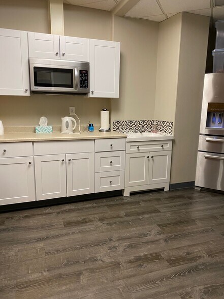 More Photos Of 1045 S 320th St, Federal Way General Retail For Sale