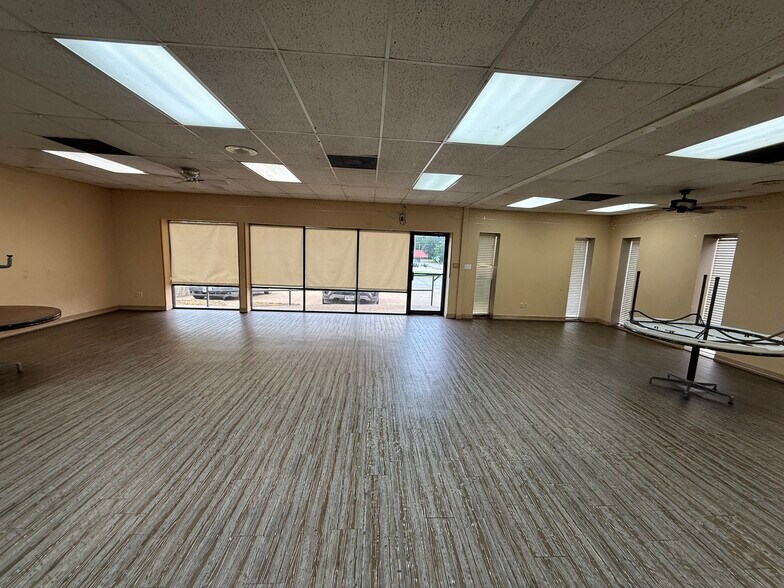 More Photos Of 5928 E Lancaster Ave, Fort Worth Freestanding For Lease