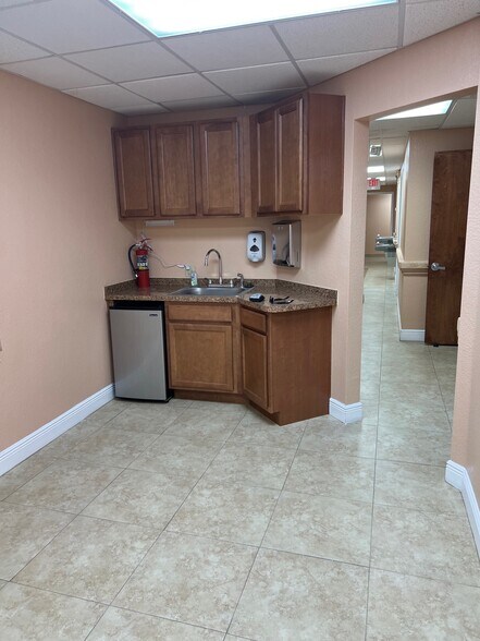 More Photos Of 260 Lookout Pl, Maitland Medical For Lease
