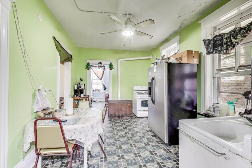 More Photos Of 2916 W 25th Pl, Chicago Multifamily For Sale