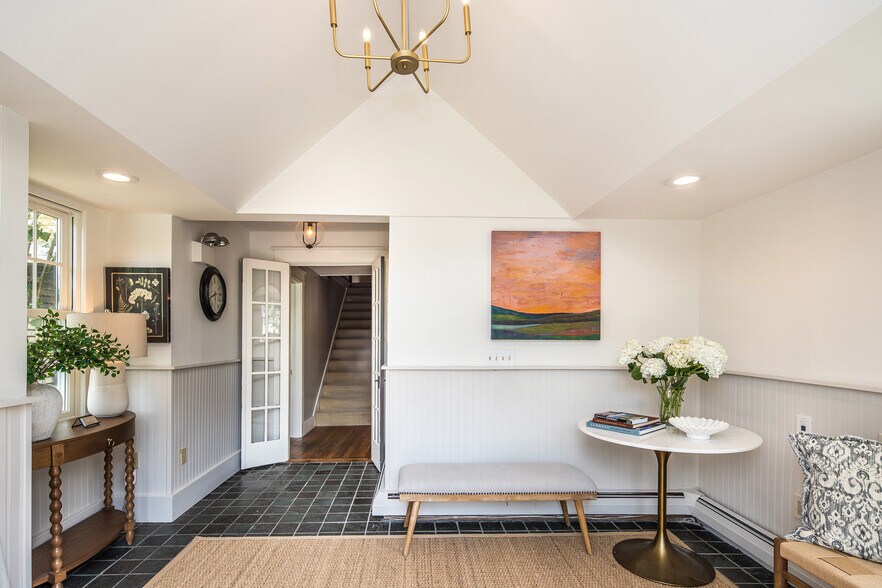 More Photos Of 54 Red Clover Ln, Mendon Hotel For Sale