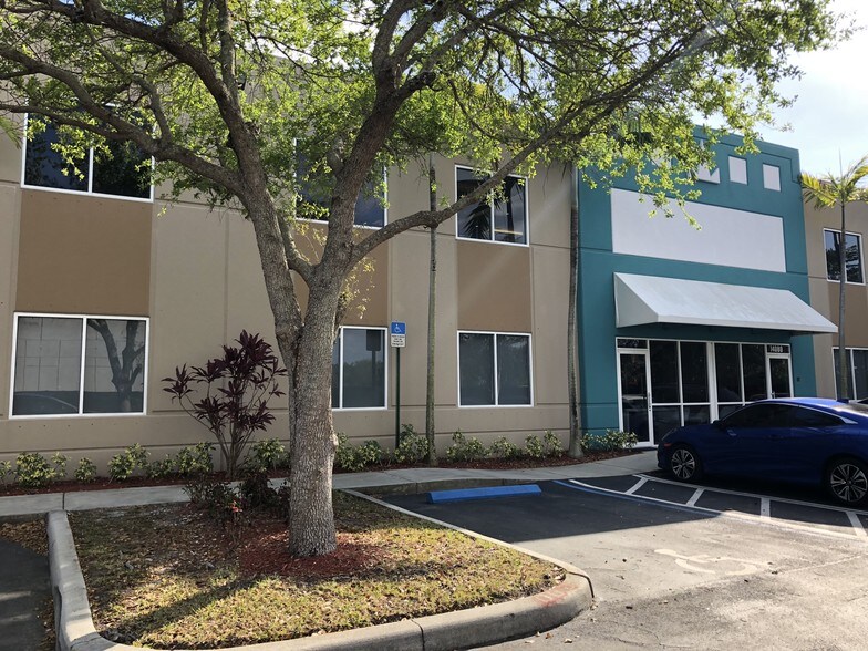 More Photos Of 14000-14046 NW 82nd Ave, Miami Lakes Light Distribution For Lease