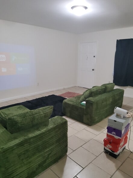 More Photos Of 2295 Candlewyck Cir, Memphis Apartments For Sale