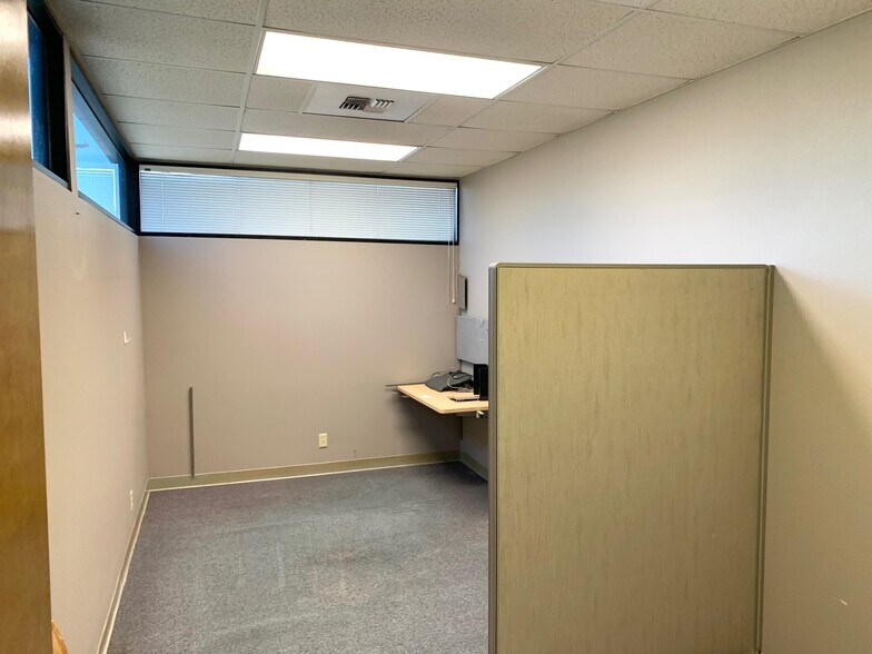 More Photos Of 1441-1443 E El Monte Way, Dinuba Office For Lease
