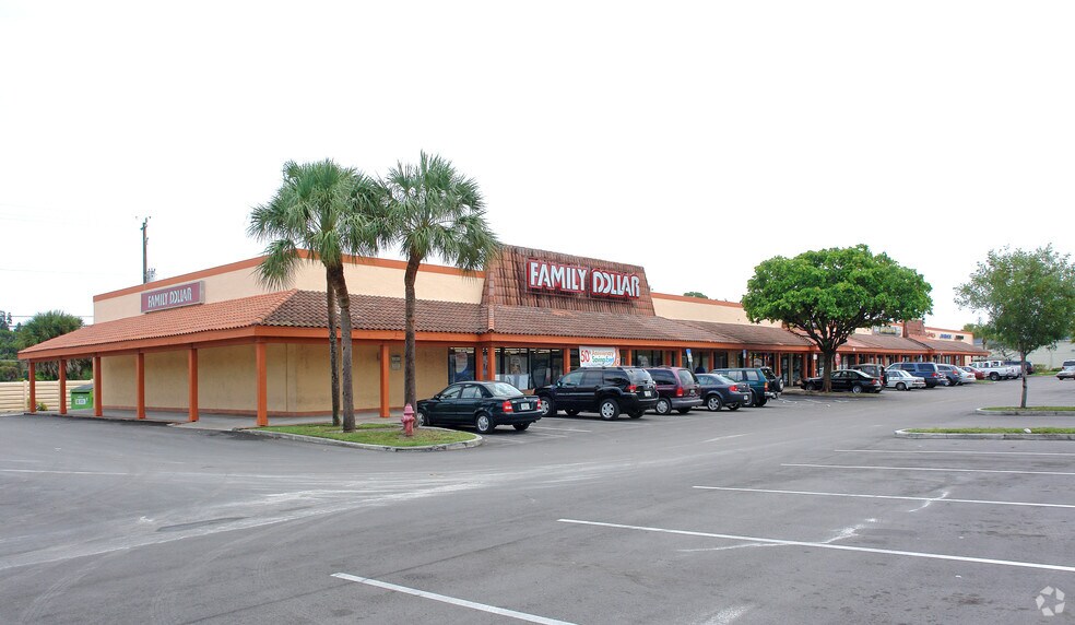 More Photos Of 4911-4935 Southern Blvd, West Palm Beach Storefront For Lease
