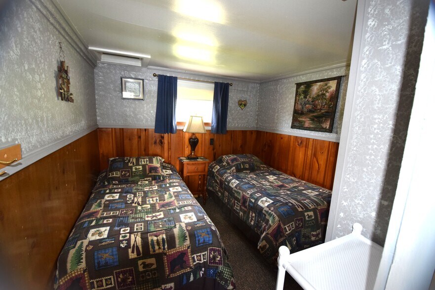 More Photos Of 109 Sinclair Rd, Sinclair Sports And Entertainment For Sale