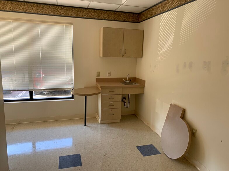 More Photos Of 208 Kevin Ln, Brodheadsville Medical For Lease