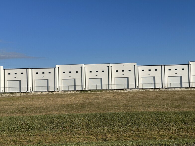More Photos Of 15547 Global Pkwy., Fort Myers Self Storage For Sale