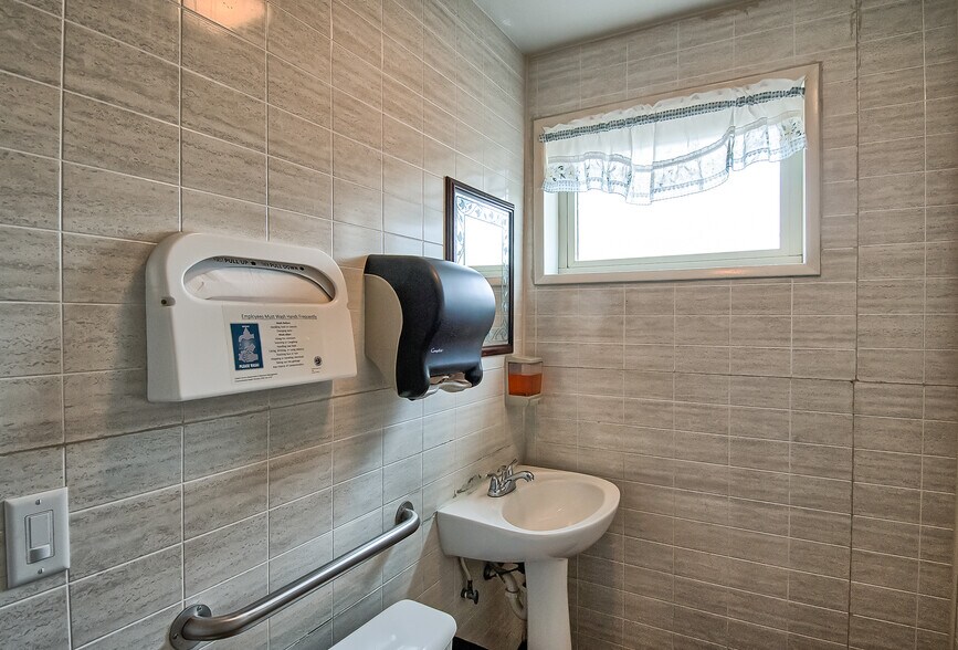 More Photos Of 22020 Palo Way, Palo Cedro Restaurant For Sale