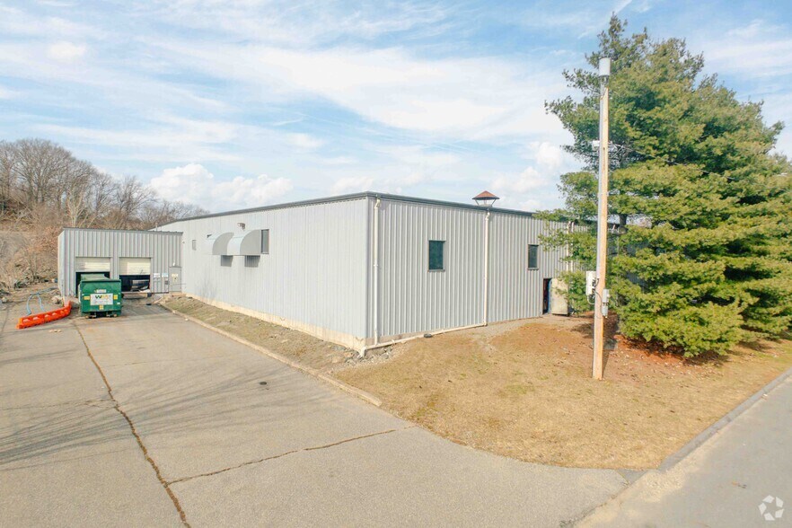 More Photos Of 64 Holton St, Woburn Warehouse For Lease