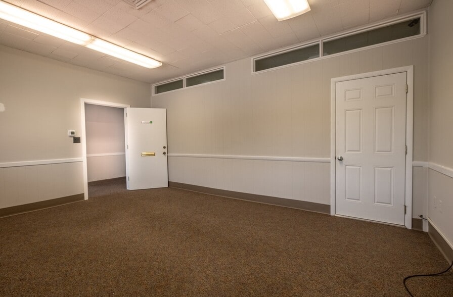 More Photos Of 1842 Banking St, Greensboro Office For Sale