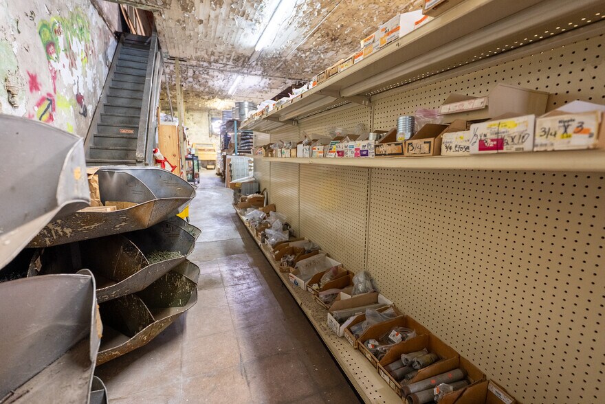 More Photos Of 186 McLaughlin St SW, Pelham Specialty For Sale