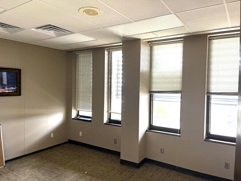 More Photos Of 36 W Beauregard Ave, San Angelo Office For Sale