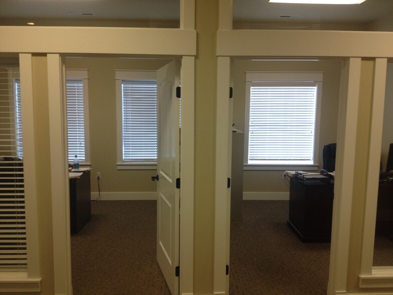 More Photos Of 9652-9660 W State St, Star Storefront For Lease