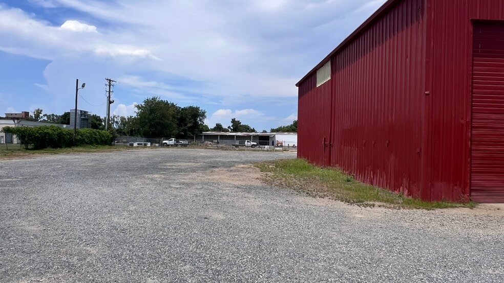 More Photos Of 3419 E Broadway Ave, North Little Rock Service For Lease