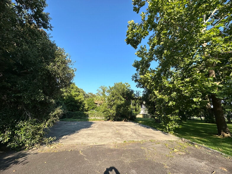 More Photos Of 201 N Troup St, Valdosta Office For Sale