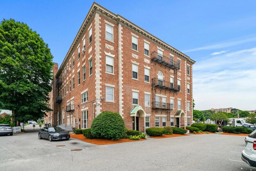 More Photos Of 348 N Main St, Andover Apartments For Sale