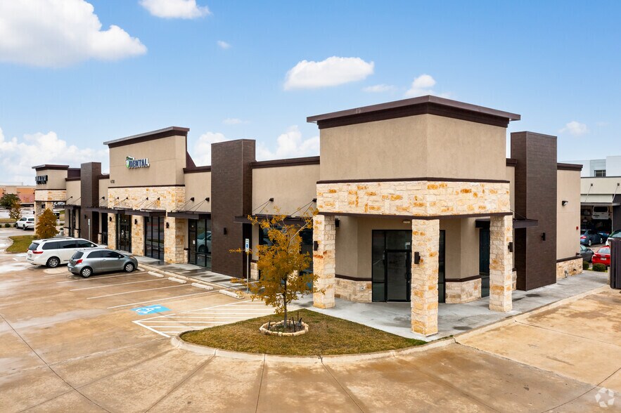 More Photos Of 4730 Windhaven Pky, The Colony General Retail For Lease