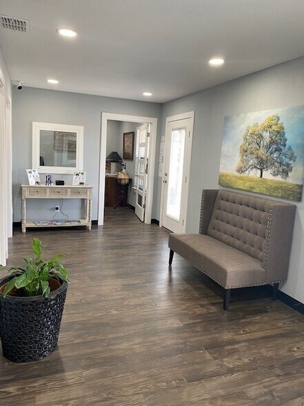 More Photos Of 400 Chisholm Valley Dr, Round Rock Freestanding For Lease