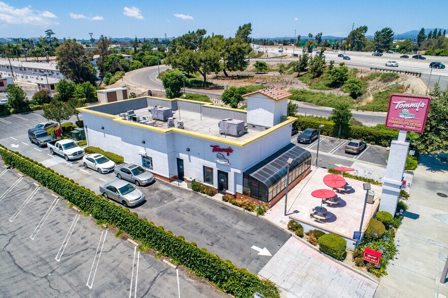 Primary Photo Of Tommy's, El Monte Freestanding For Sale