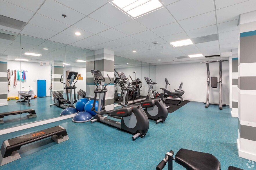 More Photos Of 185 Admiral Cochrane Dr, Annapolis Medical For Lease