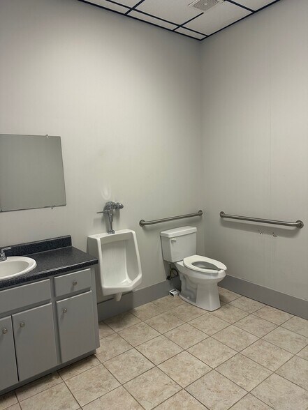 More Photos Of 511 State Docks Rd, Eufaula Office For Sale