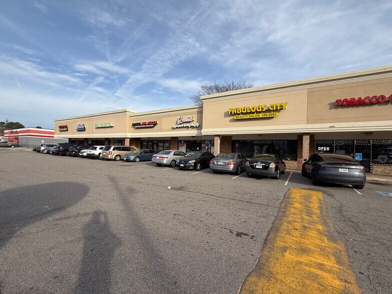 Primary Photo Of 420-448 Newtown Rd, Virginia Beach Unknown For Lease