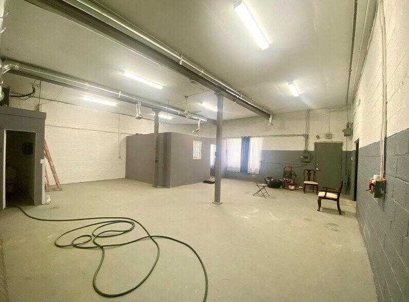 More Photos Of 258 35th St NE, Washington Warehouse For Sale