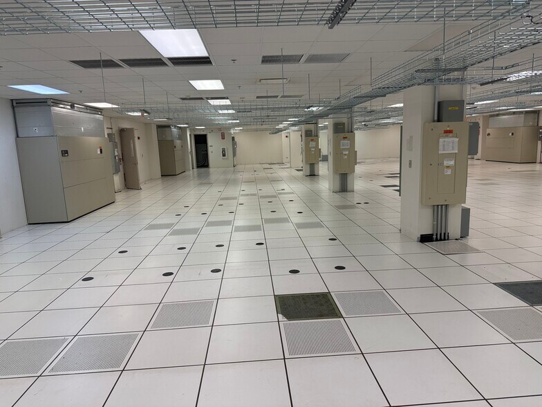 More Photos Of D Overlook Point, Lincolnshire Industrial For Lease