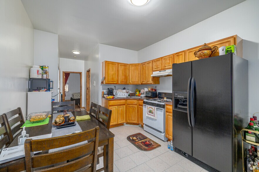 More Photos Of 2004-2006 Bergenline Ave, Union City Apartments For Sale