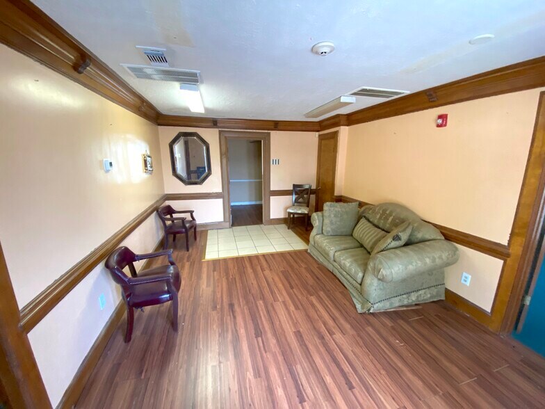 More Photos Of 15518 Silver Ridge Dr, Houston Specialty For Lease