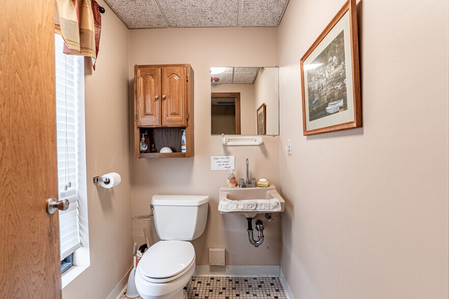 More Photos Of 55 Jefferson Blvd, Warwick Office For Sale