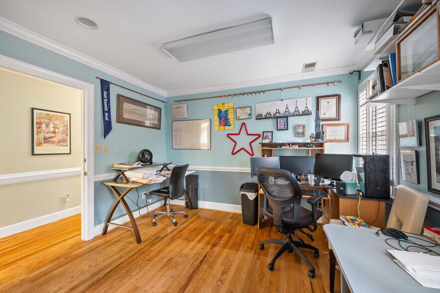 More Photos Of 4728 Park Rd, Charlotte Coworking Space