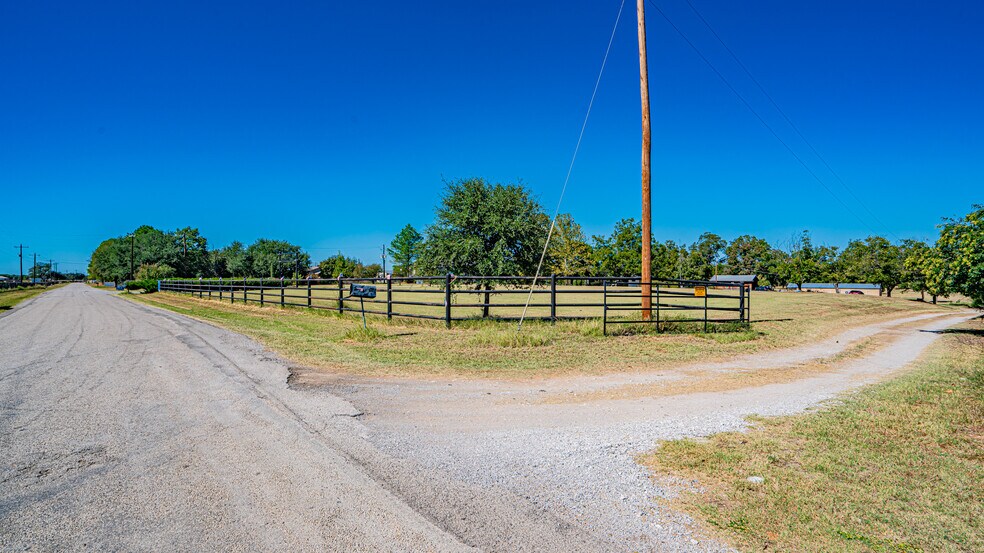 More Photos Of 1275-1299 Big Valley Cir, Lipan Trailer Camper Park For Sale