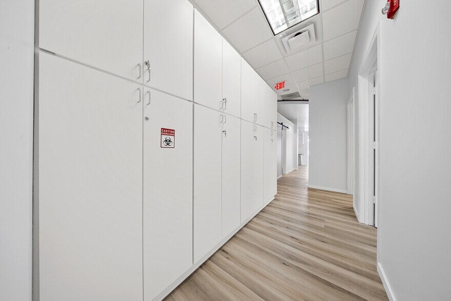 More Photos Of 882 S Kirkman Rd, Orlando Medical For Lease