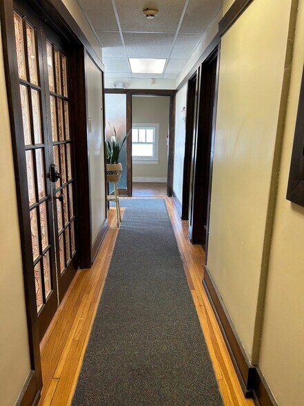 More Photos Of 616 4th St SW, Cedar Rapids Office For Lease