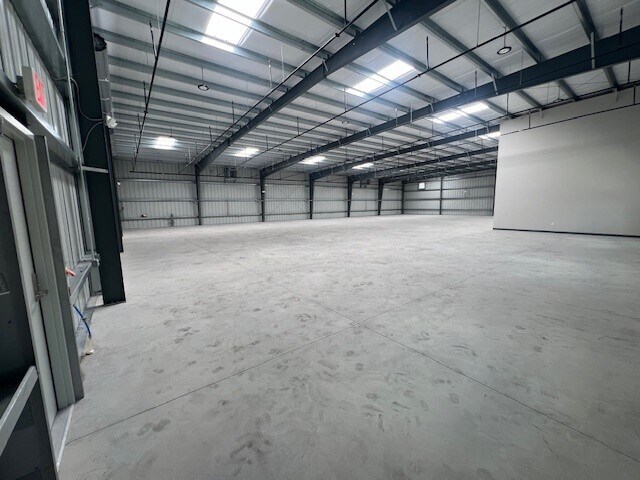 More Photos Of 2954 Van Buren St, Fort Myers Distribution For Lease