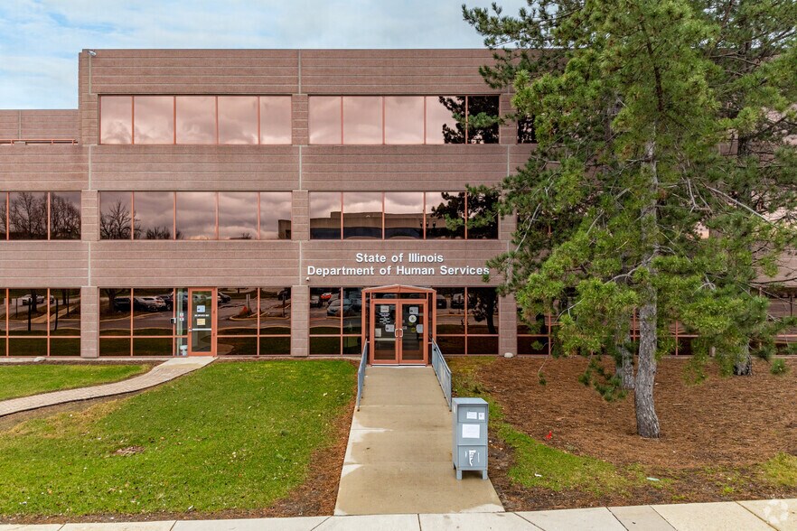 More Photos Of 1717 Park St, Naperville Office For Lease