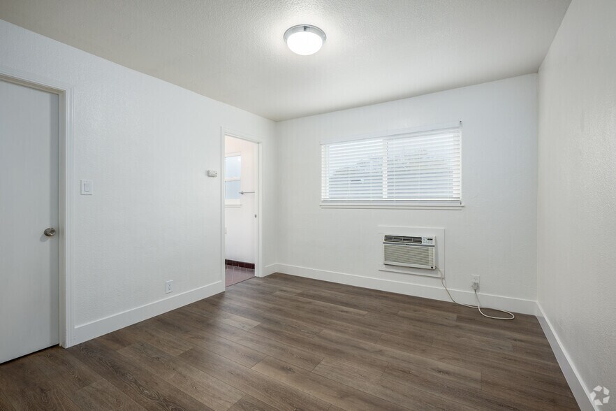 More Photos Of 3130-3132 3rd Ave, Sacramento Apartments For Sale