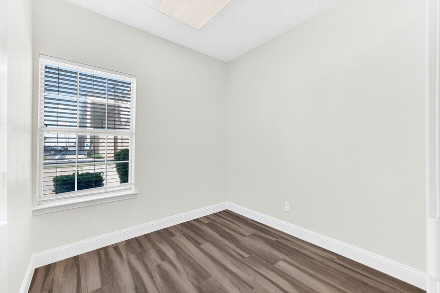 More Photos Of 326 S Edmonds Ln, Lewisville Medical For Lease