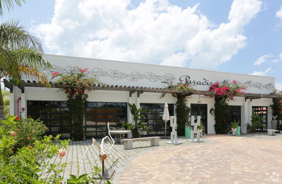 More Photos Of 661 Tamiami Trl N, Naples Freestanding For Sale
