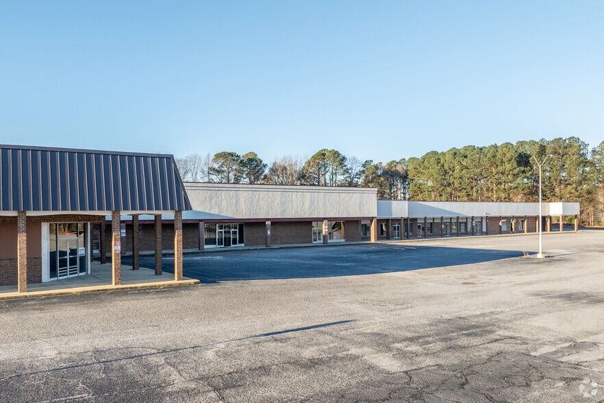 More Photos Of 1543 W Market St, Smithfield Light Distribution For Lease
