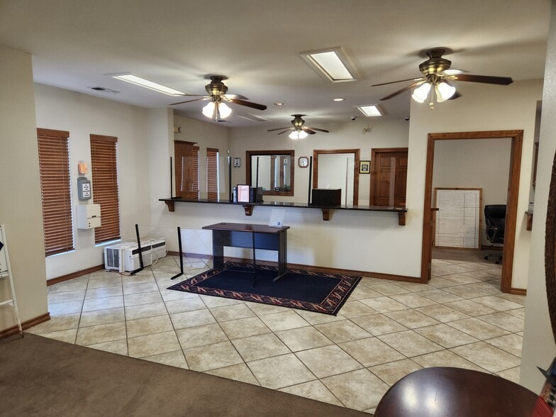 More Photos Of 1152 NW Cache Rd, Lawton Office For Lease