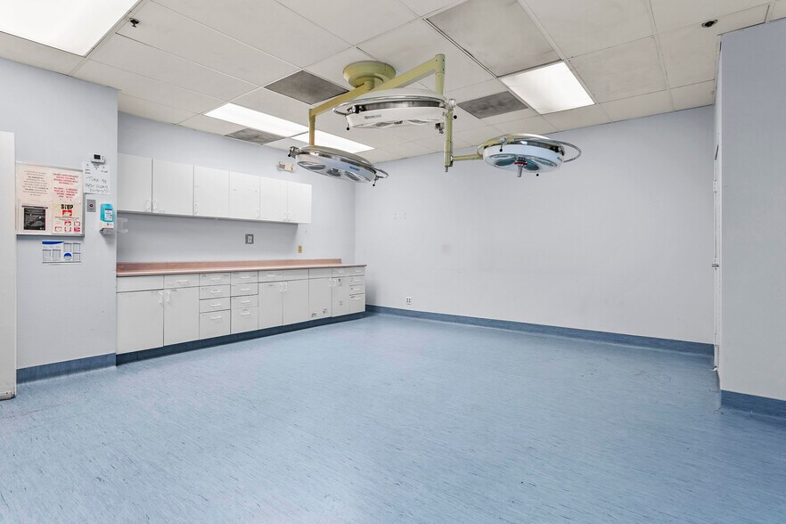 More Photos Of 930 W Foothill Blvd, Upland Medical For Sale