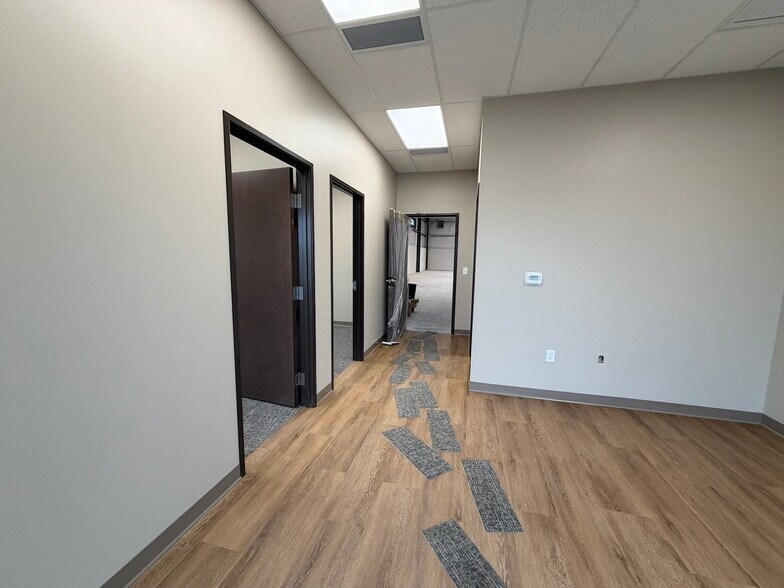 More Photos Of 830 Wesco Pky, Sheridan Warehouse For Lease