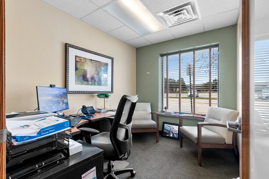 More Photos Of 445 S Adams St, Green Bay Office For Lease