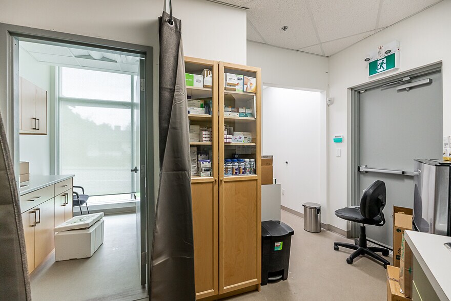 More Photos Of 4695 Canada Way, Burnaby Medical For Lease