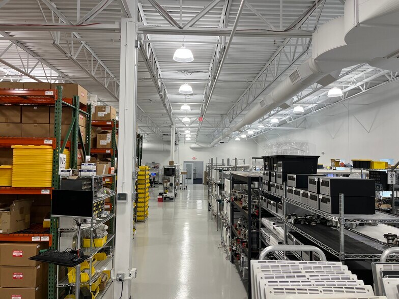More Photos Of 755 Middlesex Tpke, Billerica Light Manufacturing For Lease